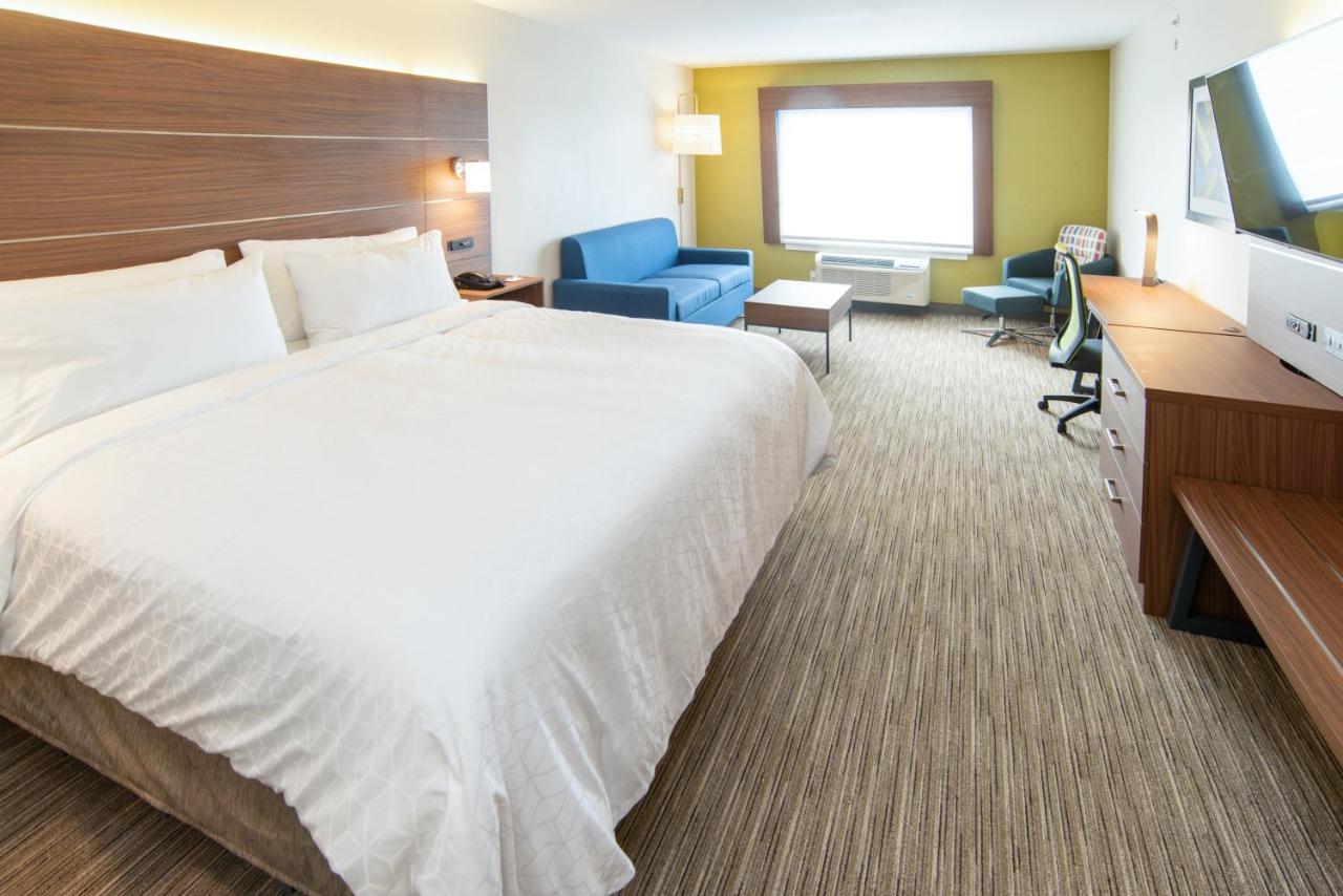 Holiday Inn Express & Suites - North Battleford By Ihg Exterior photo