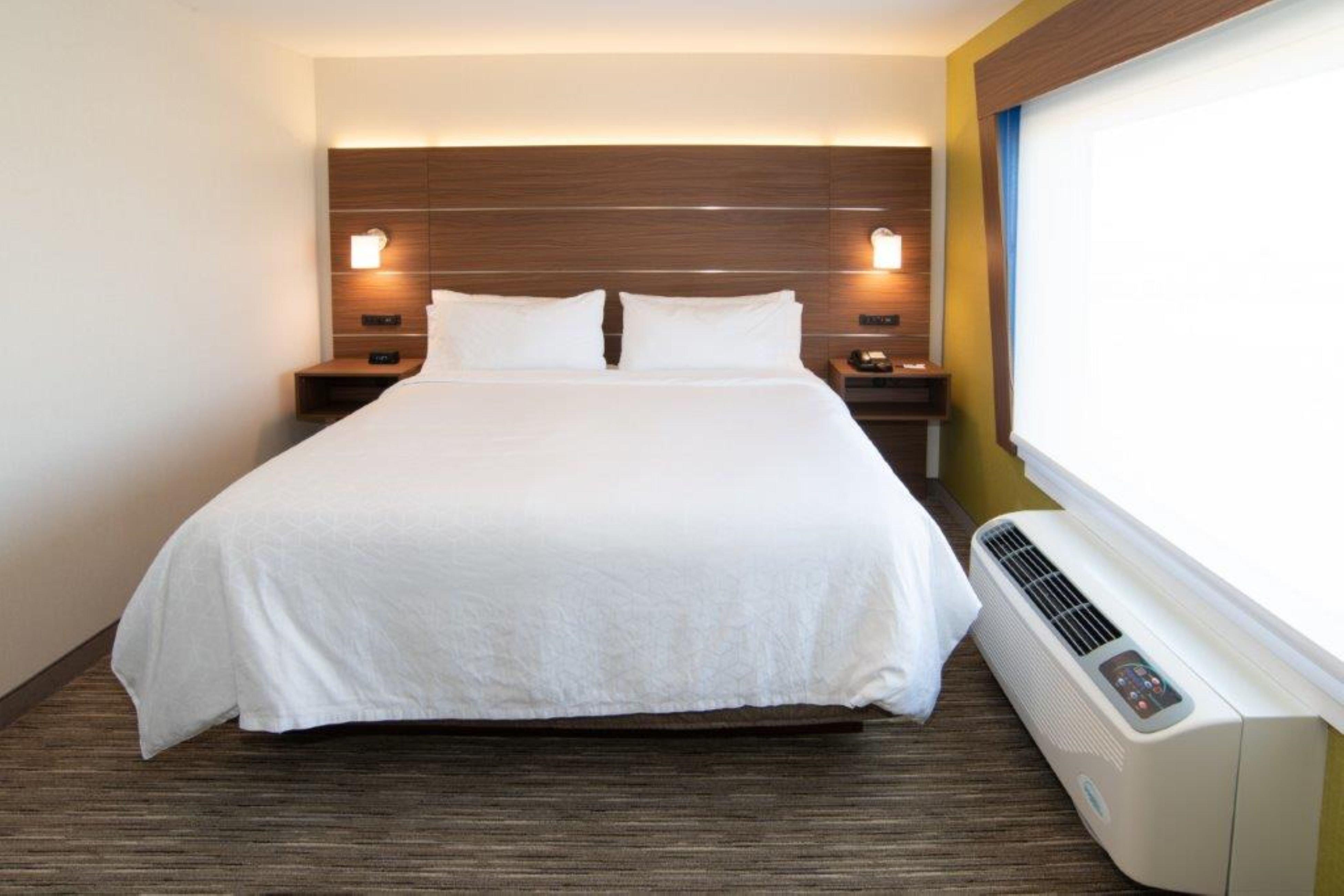 Holiday Inn Express & Suites - North Battleford By Ihg Exterior photo
