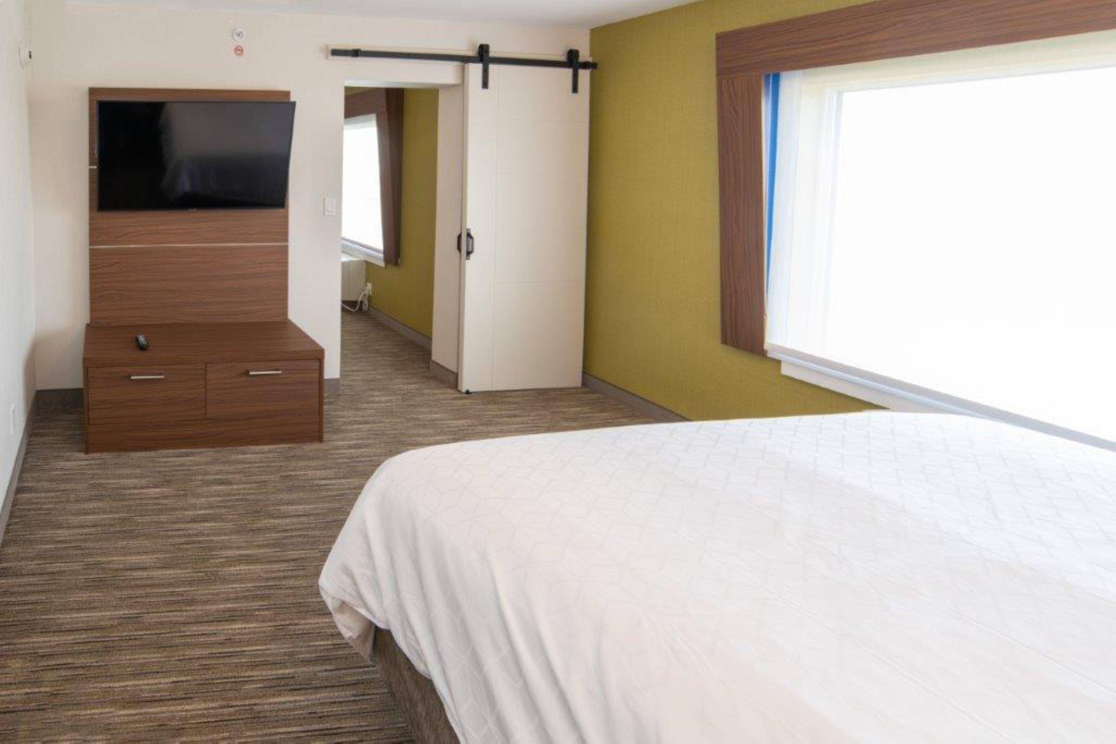 Holiday Inn Express & Suites - North Battleford By Ihg Exterior photo