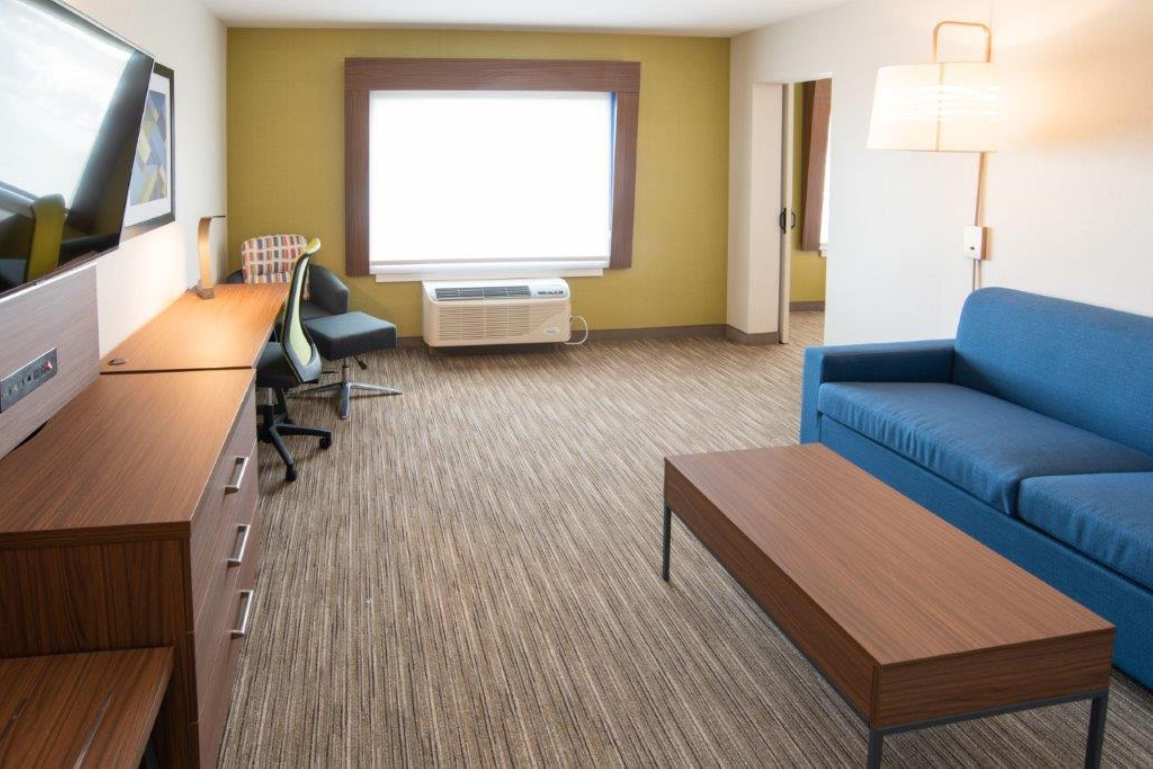 Holiday Inn Express & Suites - North Battleford By Ihg Exterior photo