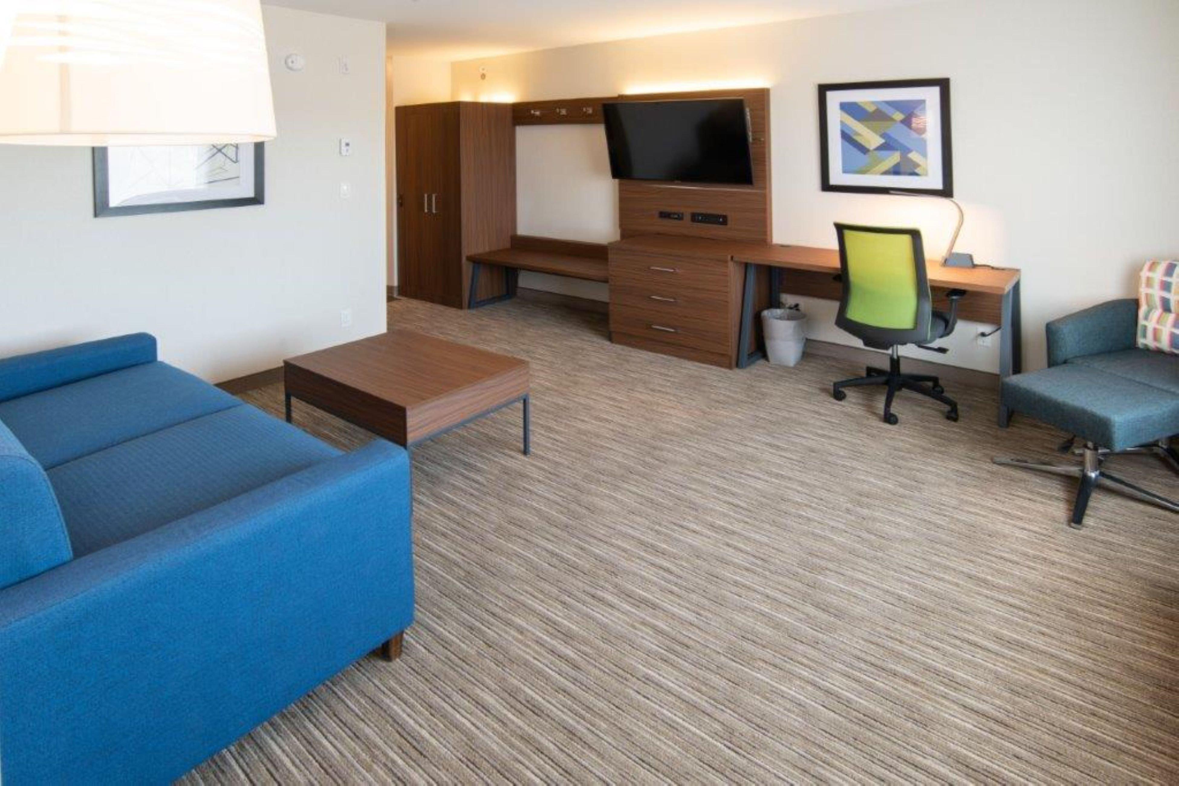Holiday Inn Express & Suites - North Battleford By Ihg Exterior photo
