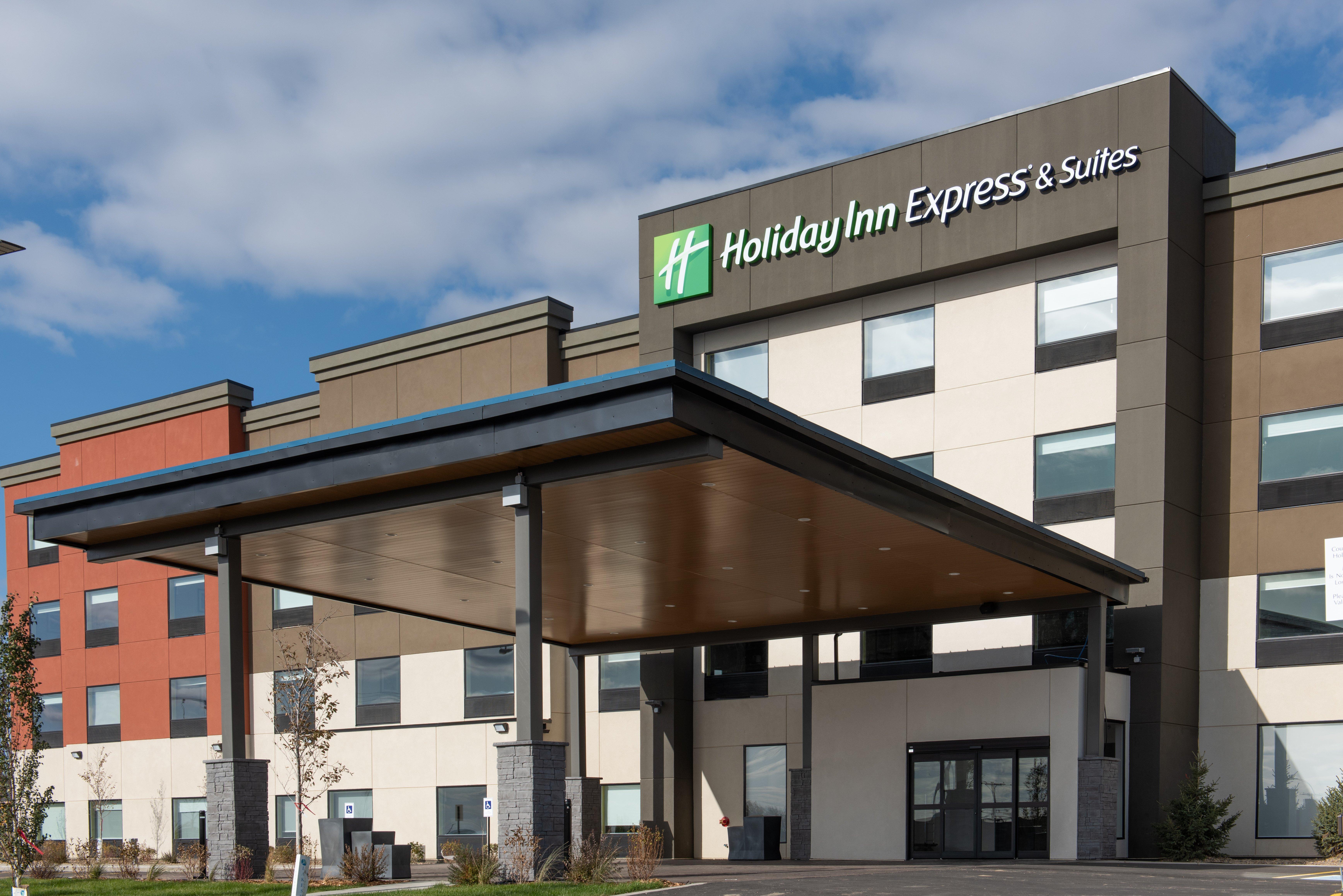 Holiday Inn Express & Suites - North Battleford By Ihg Exterior photo