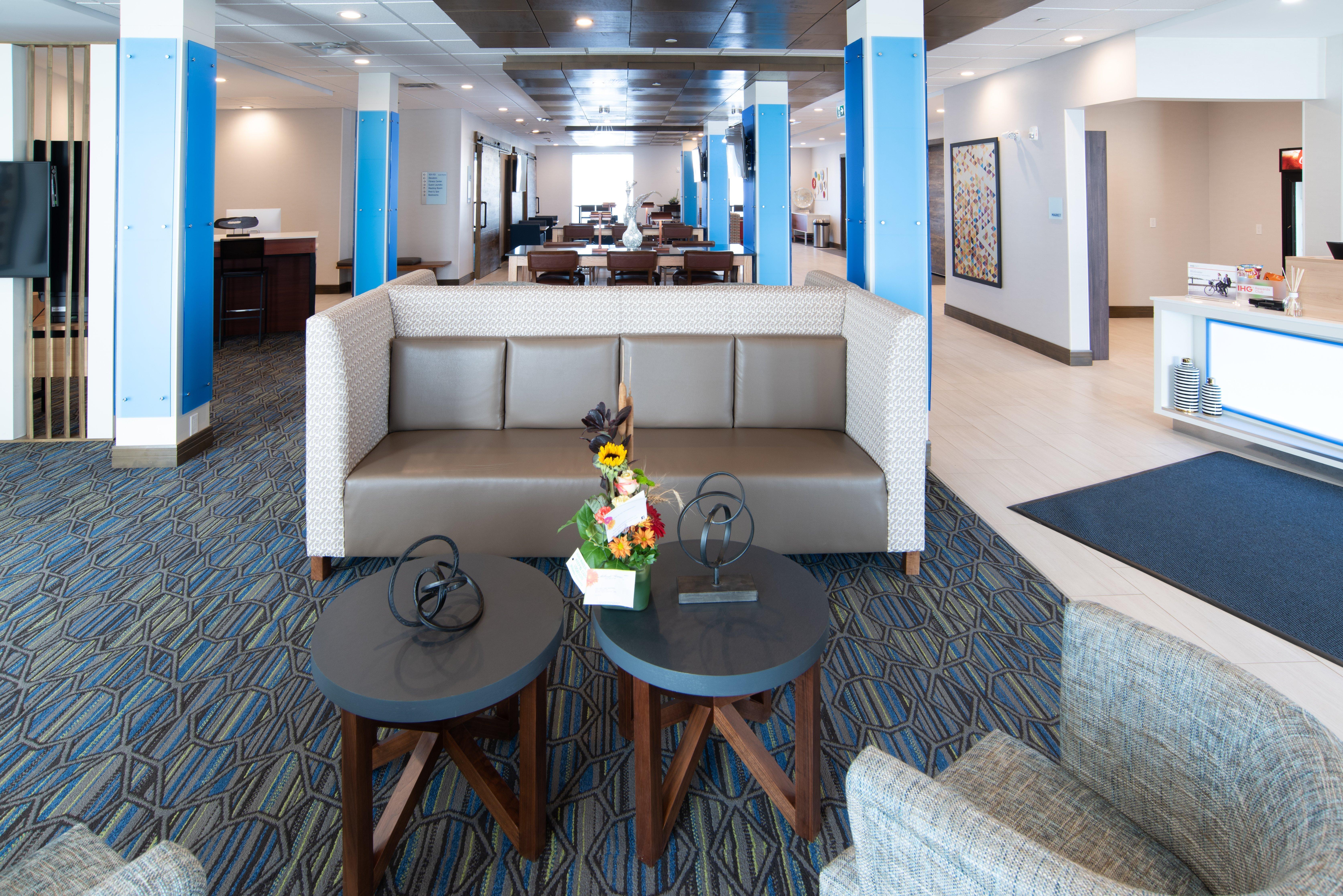 Holiday Inn Express & Suites - North Battleford By Ihg Exterior photo