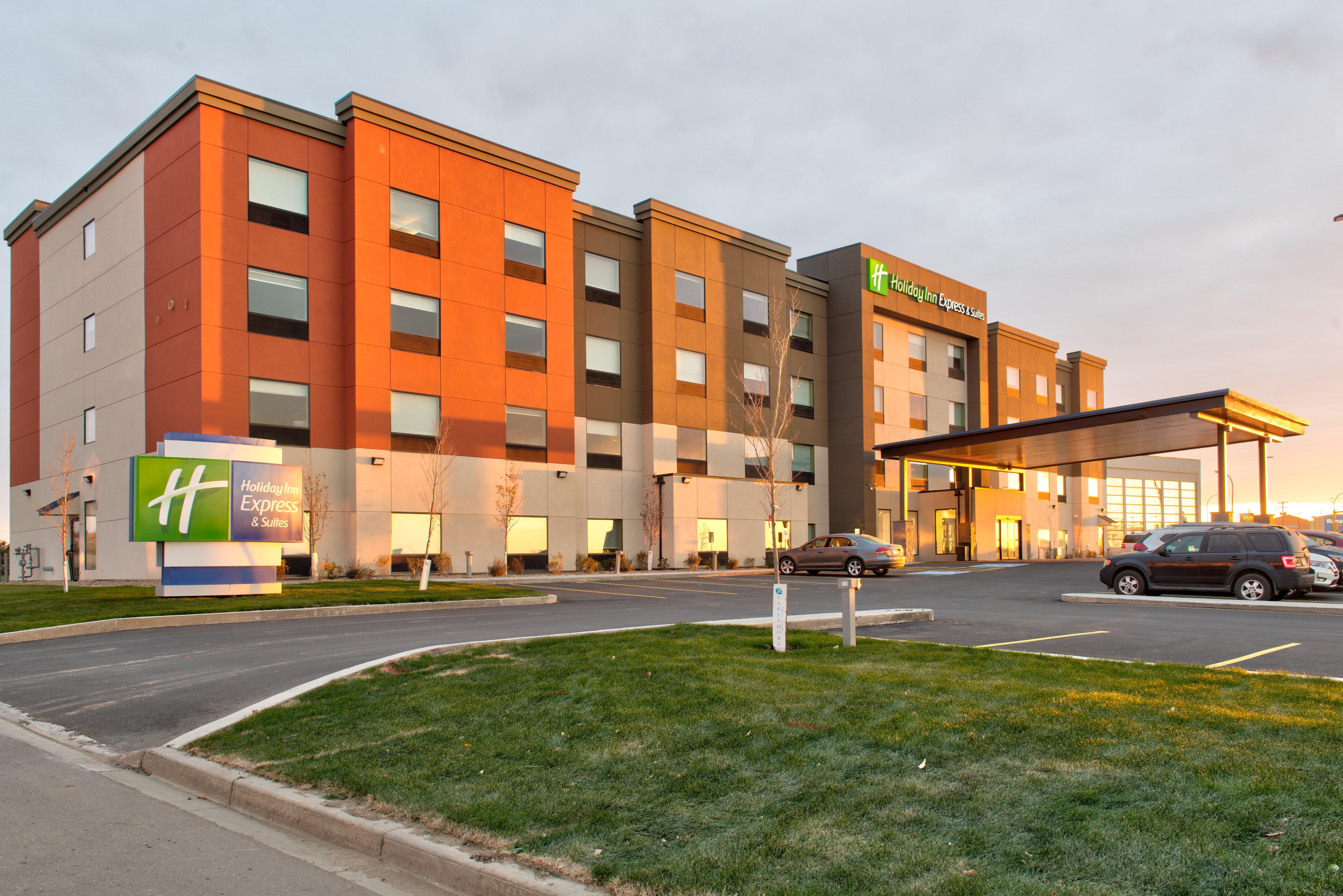 Holiday Inn Express & Suites - North Battleford By Ihg Exterior photo