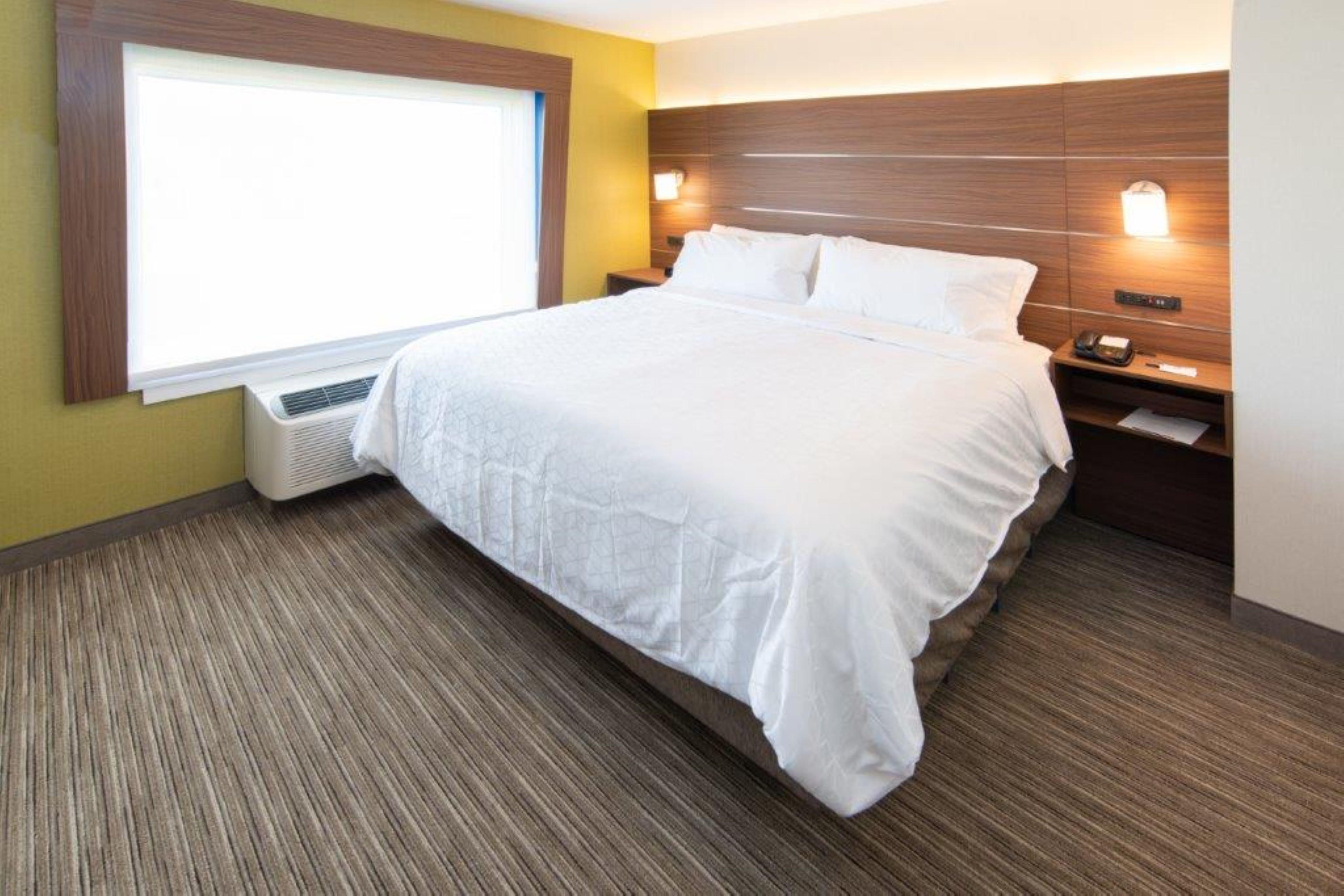 Holiday Inn Express & Suites - North Battleford By Ihg Exterior photo