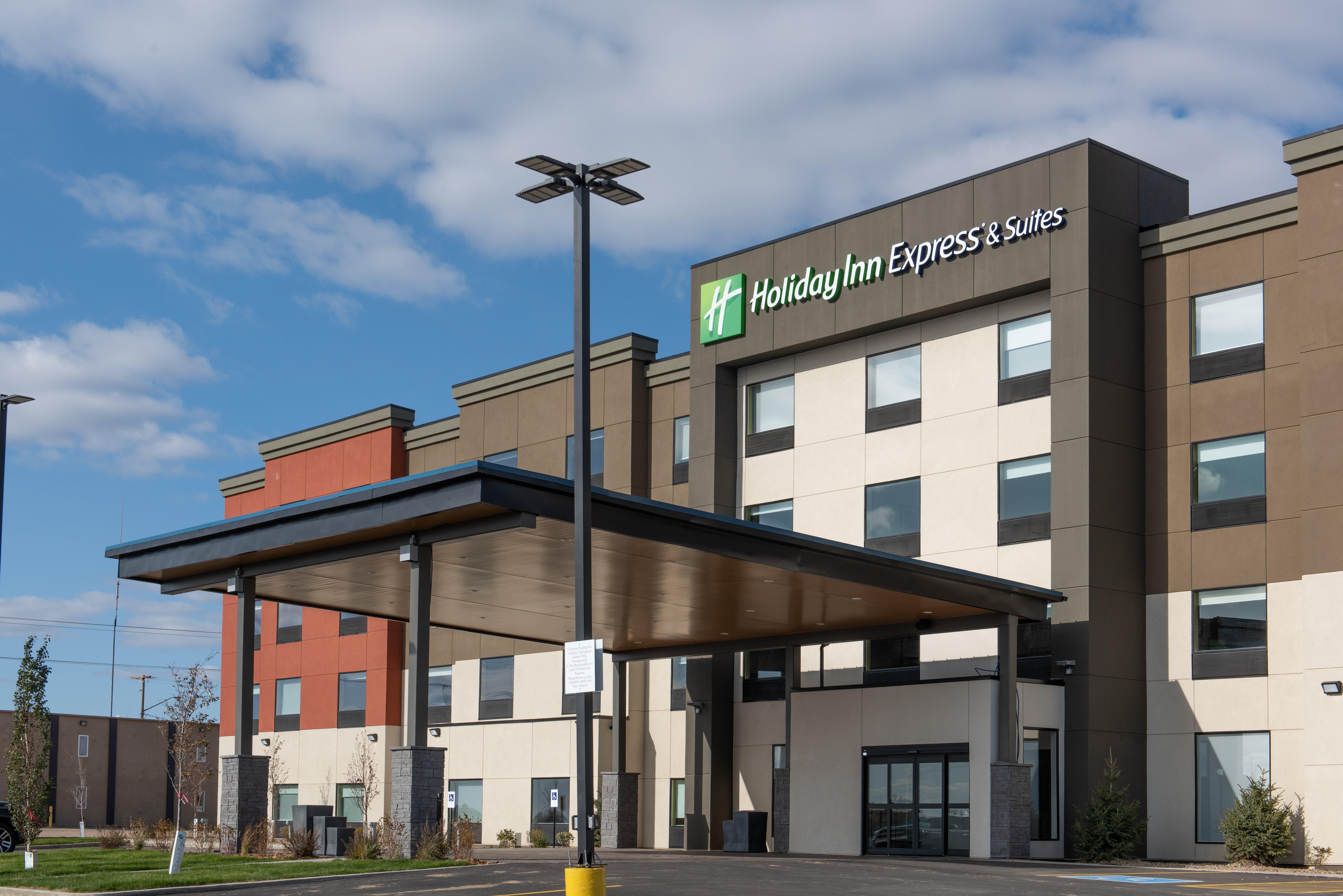 Holiday Inn Express & Suites - North Battleford By Ihg Exterior photo