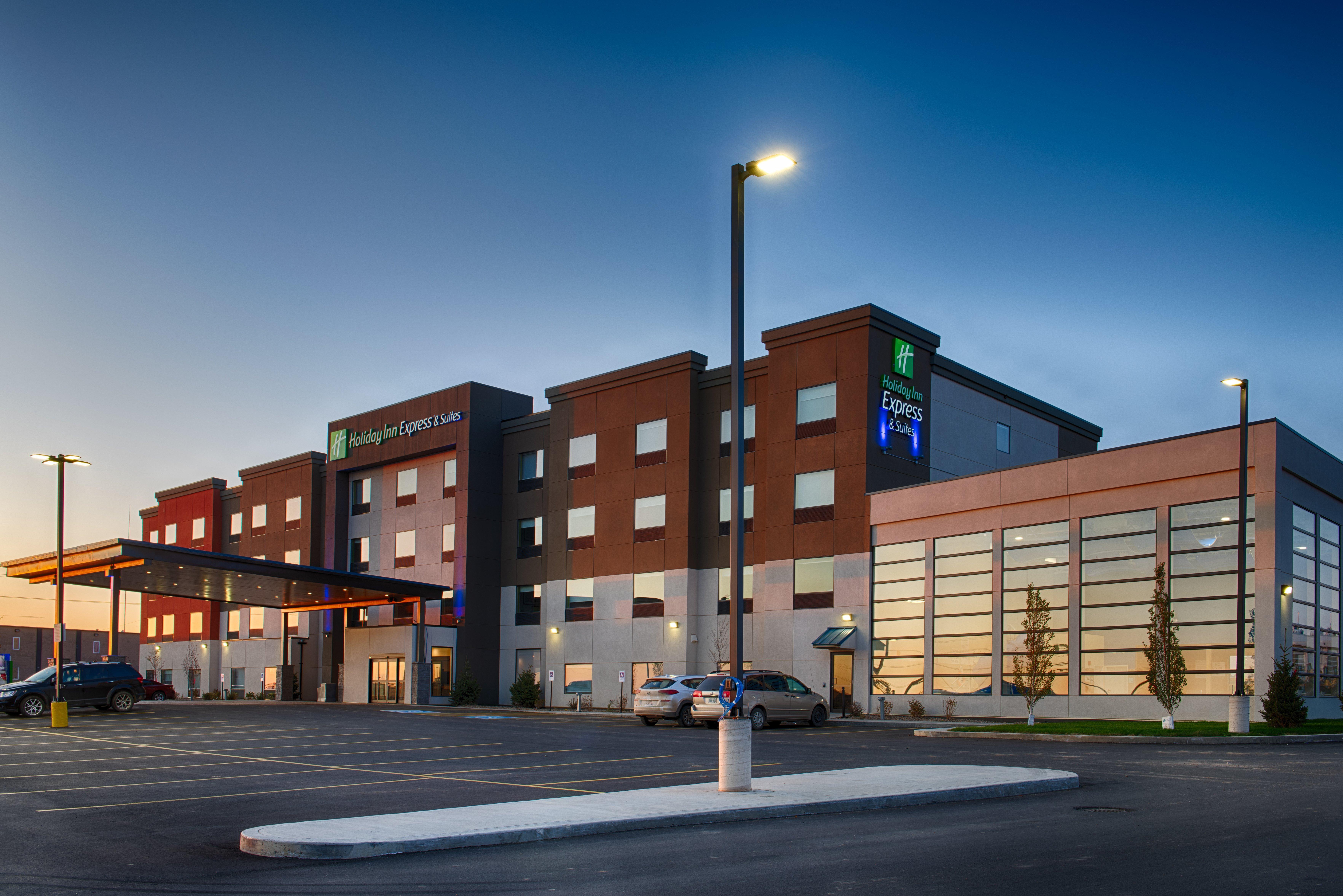 Holiday Inn Express & Suites - North Battleford By Ihg Exterior photo