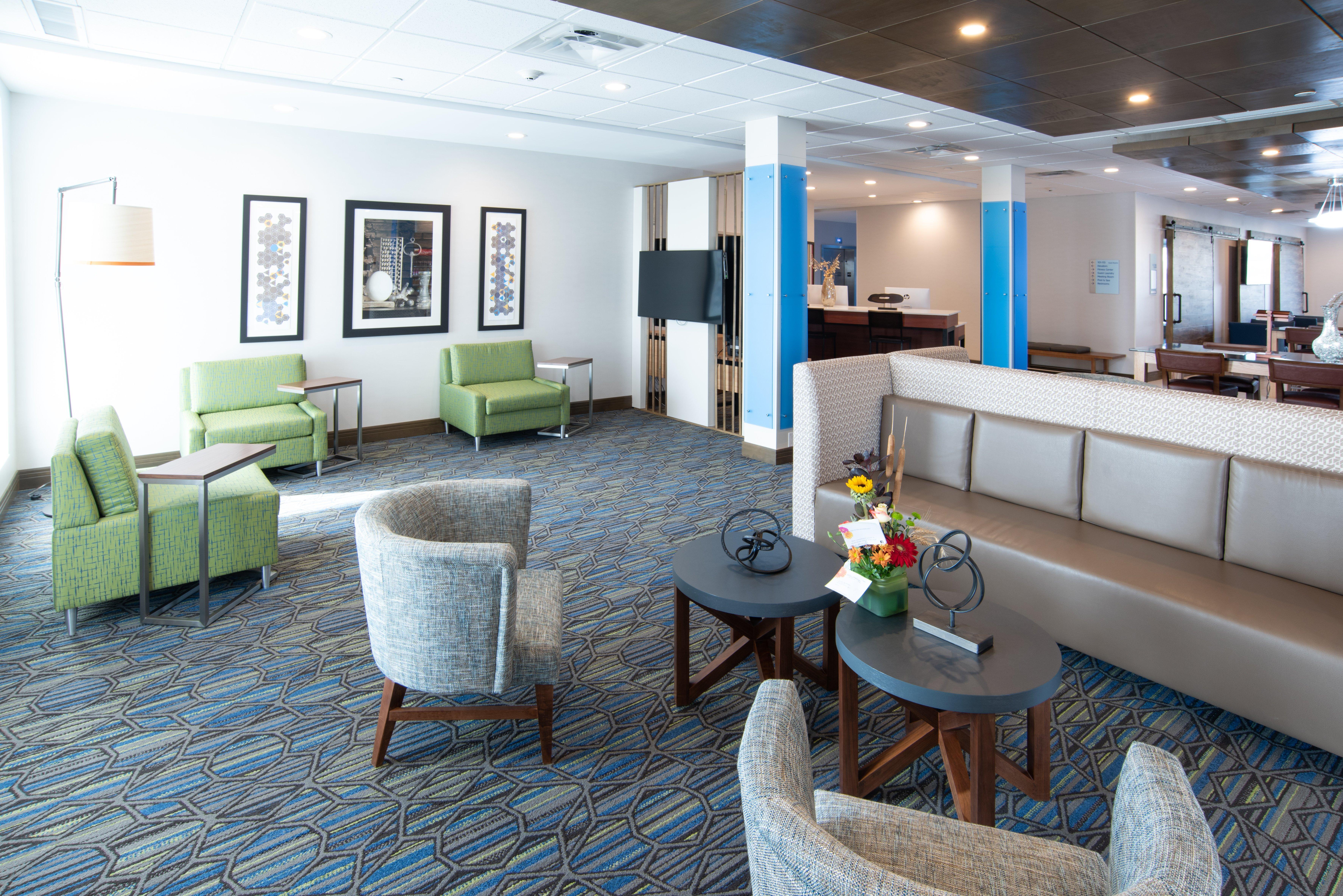 Holiday Inn Express & Suites - North Battleford By Ihg Exterior photo