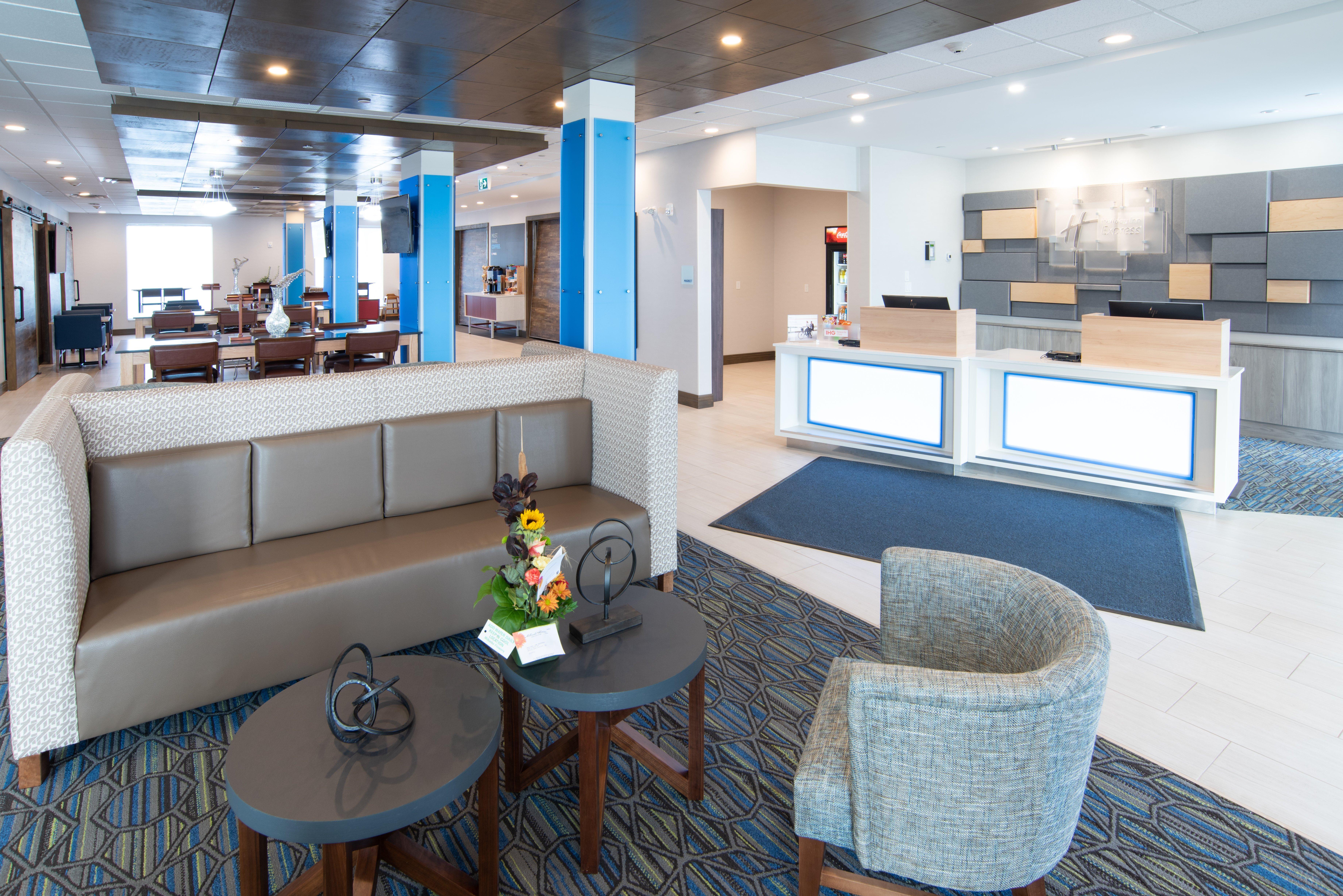 Holiday Inn Express & Suites - North Battleford By Ihg Exterior photo