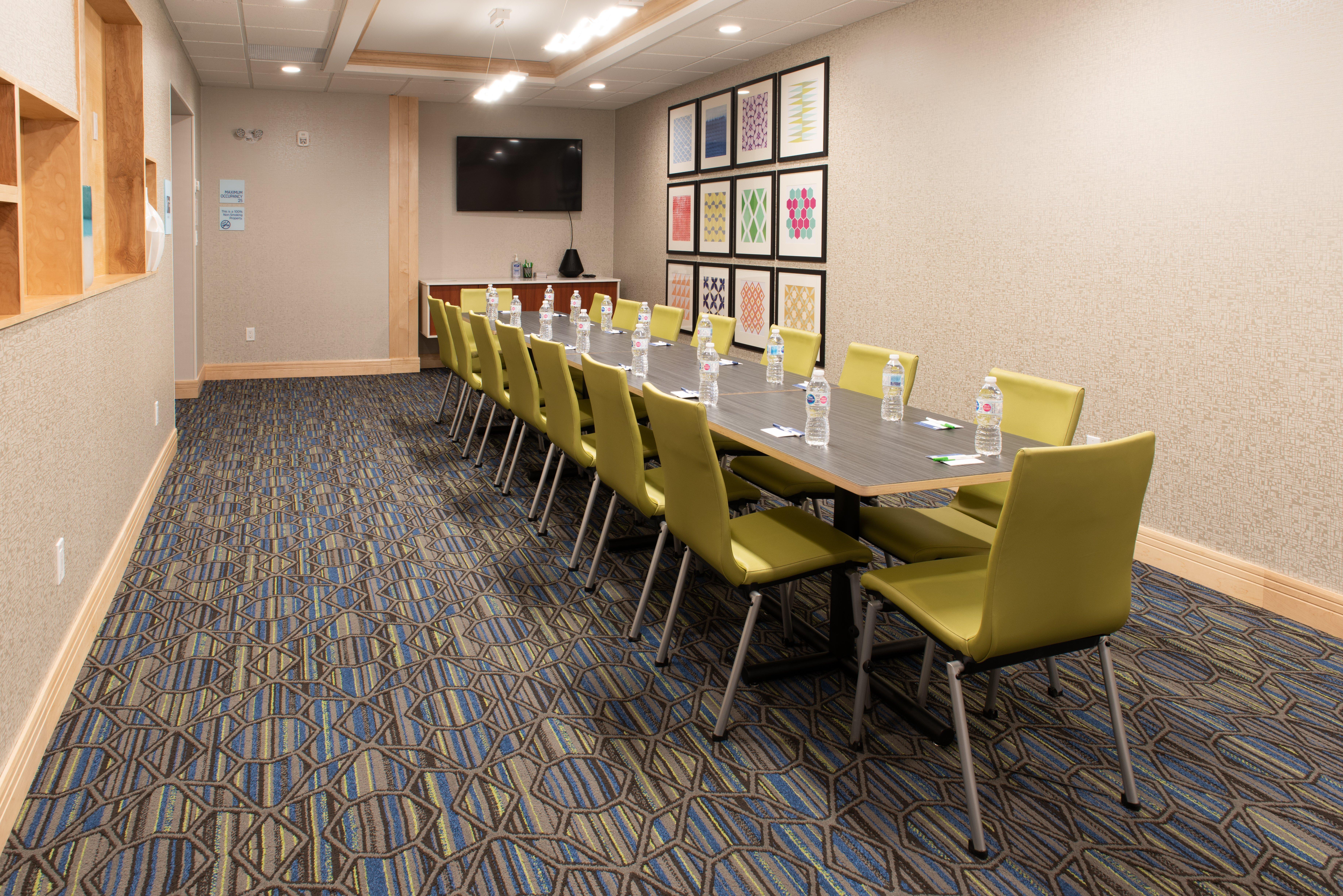 Holiday Inn Express & Suites - North Battleford By Ihg Exterior photo