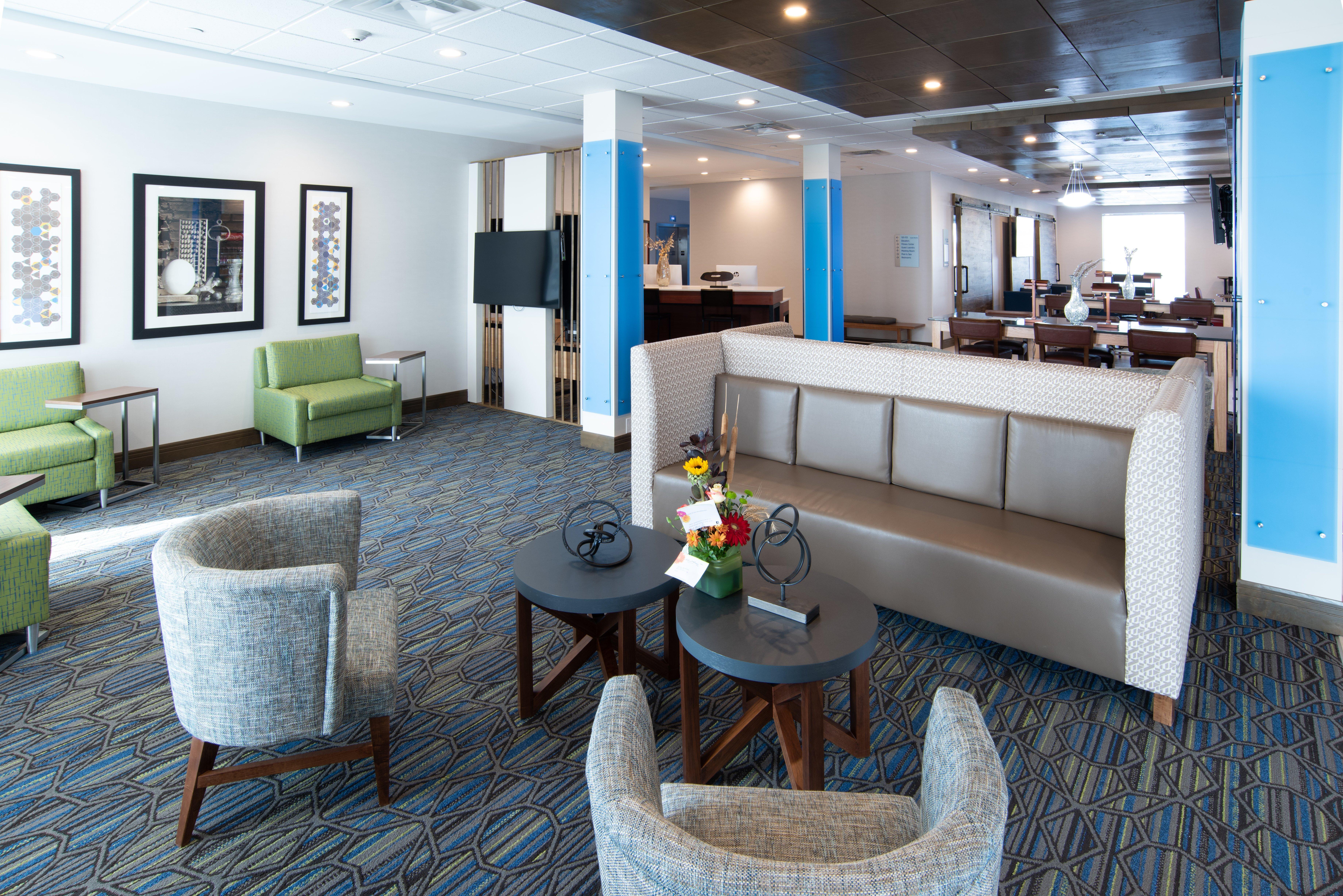 Holiday Inn Express & Suites - North Battleford By Ihg Exterior photo